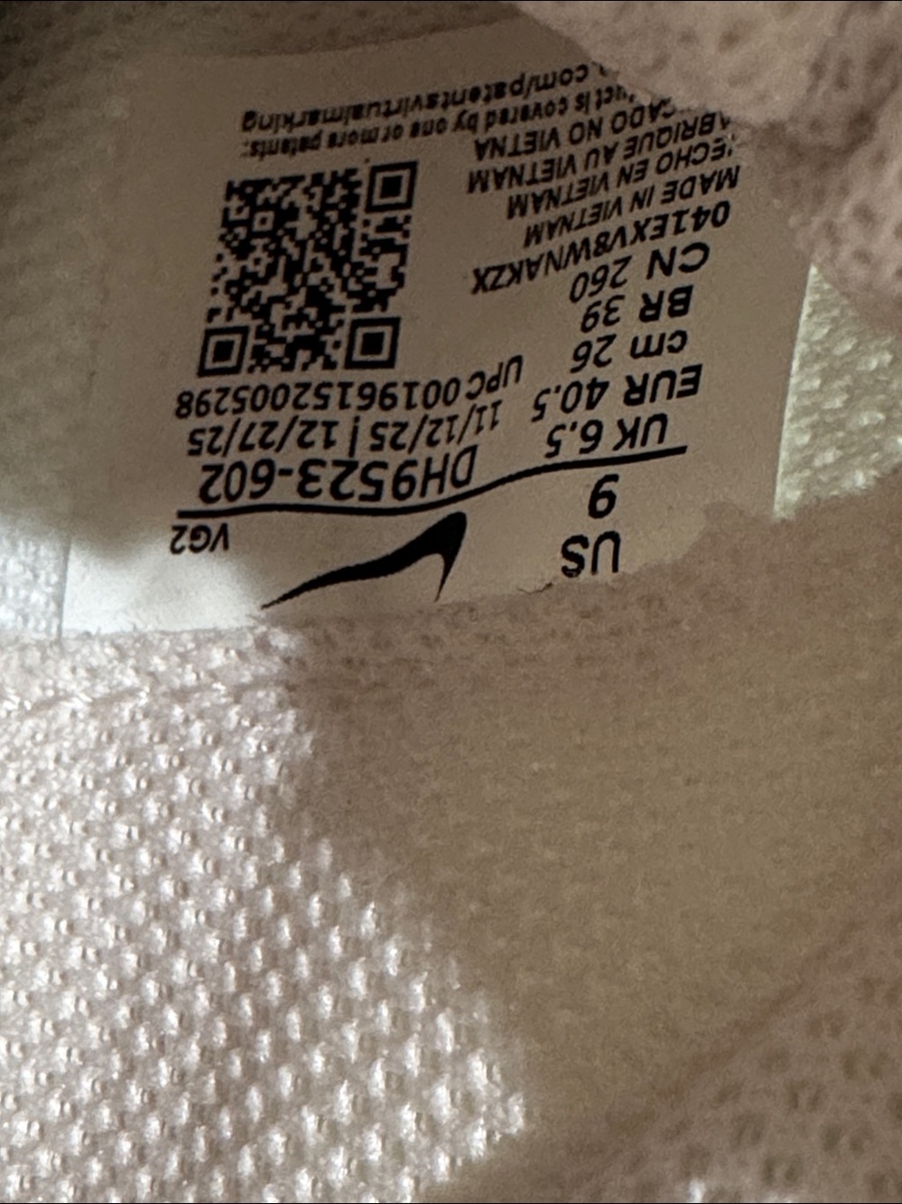 Nike Women’s Sneaker in Cream & Blush Pink - Picture 4 of 7